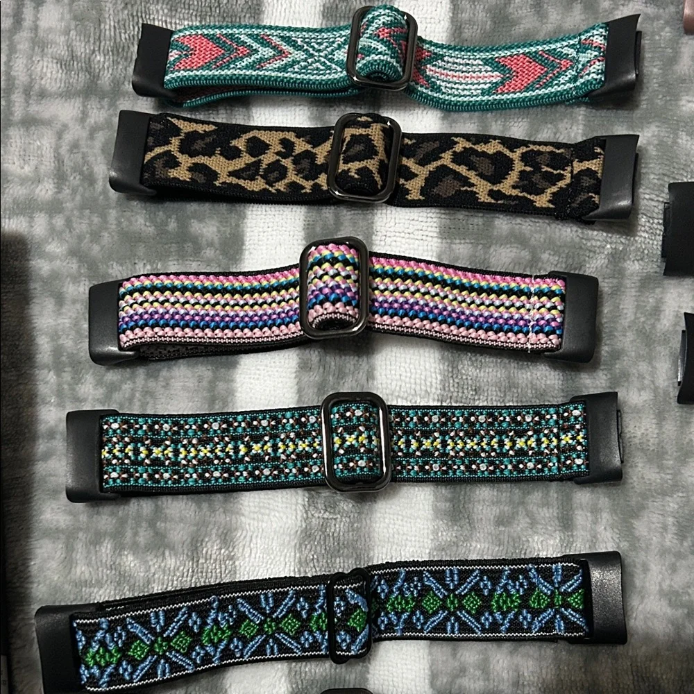 Fitbit Charge 6 with additional bands - Picture 7 of 12